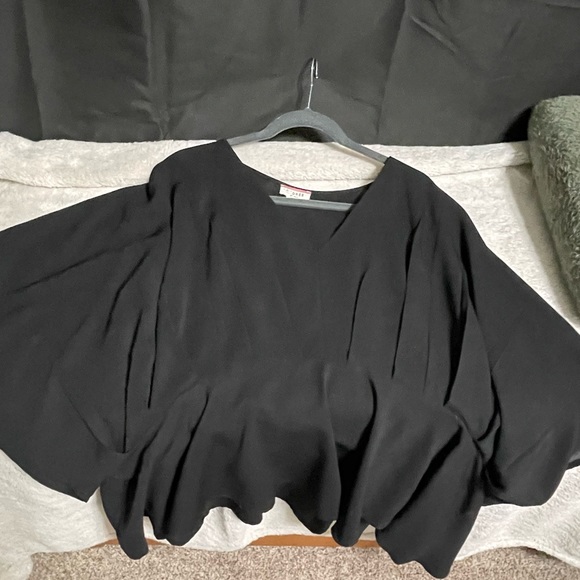 Cavendars lux Rayon flutter blouse - Picture 6 of 6